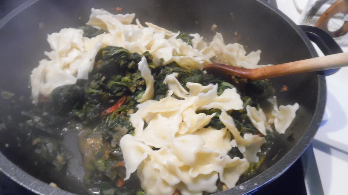 Gorgonzola-Spinat mit Garnelen und Farfalle - Rezept - Bild Nr. 4