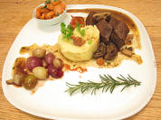 Rezept: Boeuf Bourguignon mit würzigem Sellerie Kartoffelpüree Boeuf Bourguignon mit würzigem Sellerie Kartoffelpüree - Rezept