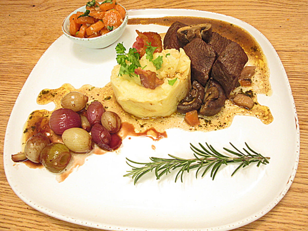 Boeuf Bourguignon mit würzigem Sellerie Kartoffelpüree - Rezept Durch
Das perfekte Dinner