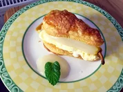 Birne in Krokant-Blätterteig mit Karamellsoße - Rezept