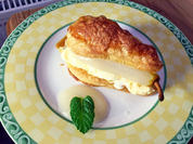 Birne in Krokant-Blätterteig mit Karamellsoße - Rezept