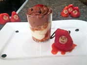 Weiße Schokoladenmousse mit Erdbeeren - Rezept