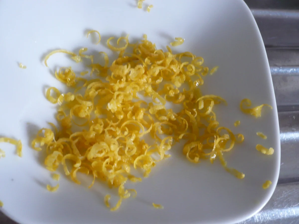 Rezept: Spaghetti mit Zitronen - Sellerie - Rahmsoße Bild Nr. 5 Spaghetti mit Zitronen - Sellerie - Rahmsoße - Rezept - Bild Nr. 5