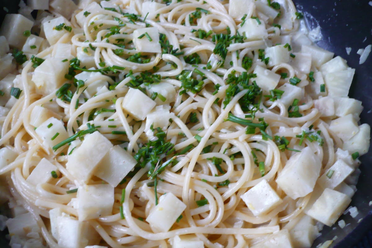 Spaghetti mit Zitronen - Sellerie - Rahmsoße - Rezept - Bild Nr. 7