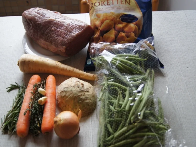 Rinderbraten im Römertopf mit grünen Bohnen und Knusper-Kroketten - Rezept - Bild Nr. 2