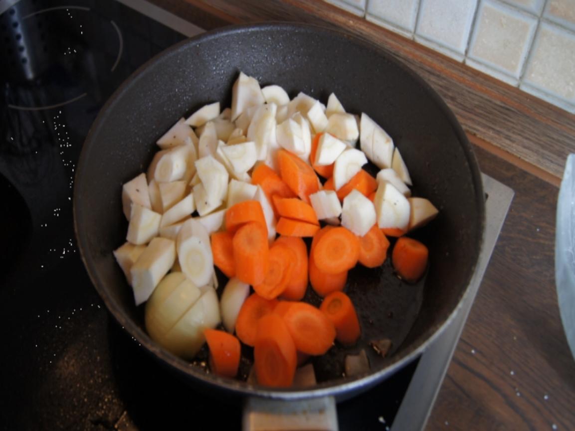 Rinderbraten im Römertopf mit grünen Bohnen und Knusper-Kroketten ...