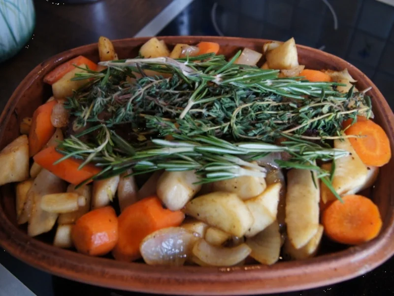 Rinderbraten im Römertopf mit grünen Bohnen und Knusper-Kroketten - Rezept - Bild Nr. 8