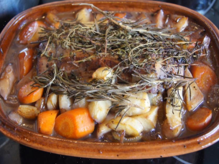 Rinderbraten im Römertopf mit grünen Bohnen und Knusper-Kroketten ...