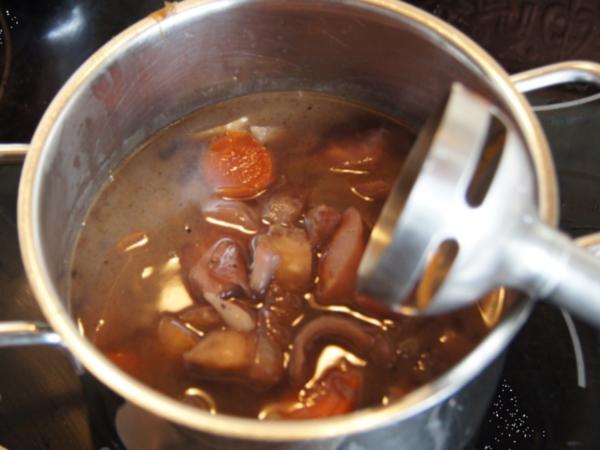 Rinderbraten im Römertopf mit grünen Bohnen und Knusper-Kroketten ...