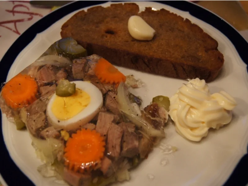 Rezept: Rinderbratensülze mit Topinky Bild Nr. 4 Rinderbratensülze mit Topinky - Rezept - Bild Nr. 4