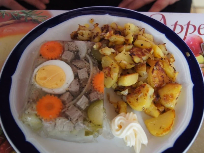 Rinderbratensülze mit Bratkartoffeln - Rezept