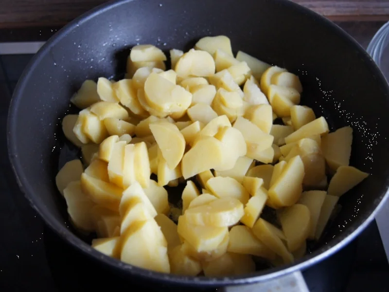 Rinderbratensülze mit Bratkartoffeln - Rezept - Bild Nr. 3