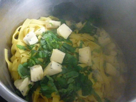 Linguine mit geschmolzenem Gorgonzola - Rezept - Bild Nr. 3
