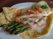 Rezept: Gefรผllte Pfannkuchen mit Spargel Gefรผllte Pfannkuchen mit Spargel - Rezept