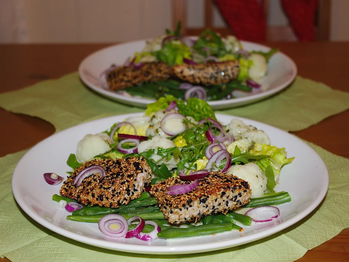 Knuspriger Lachs im Saatenmantel - Rezept - Bild Nr. 2