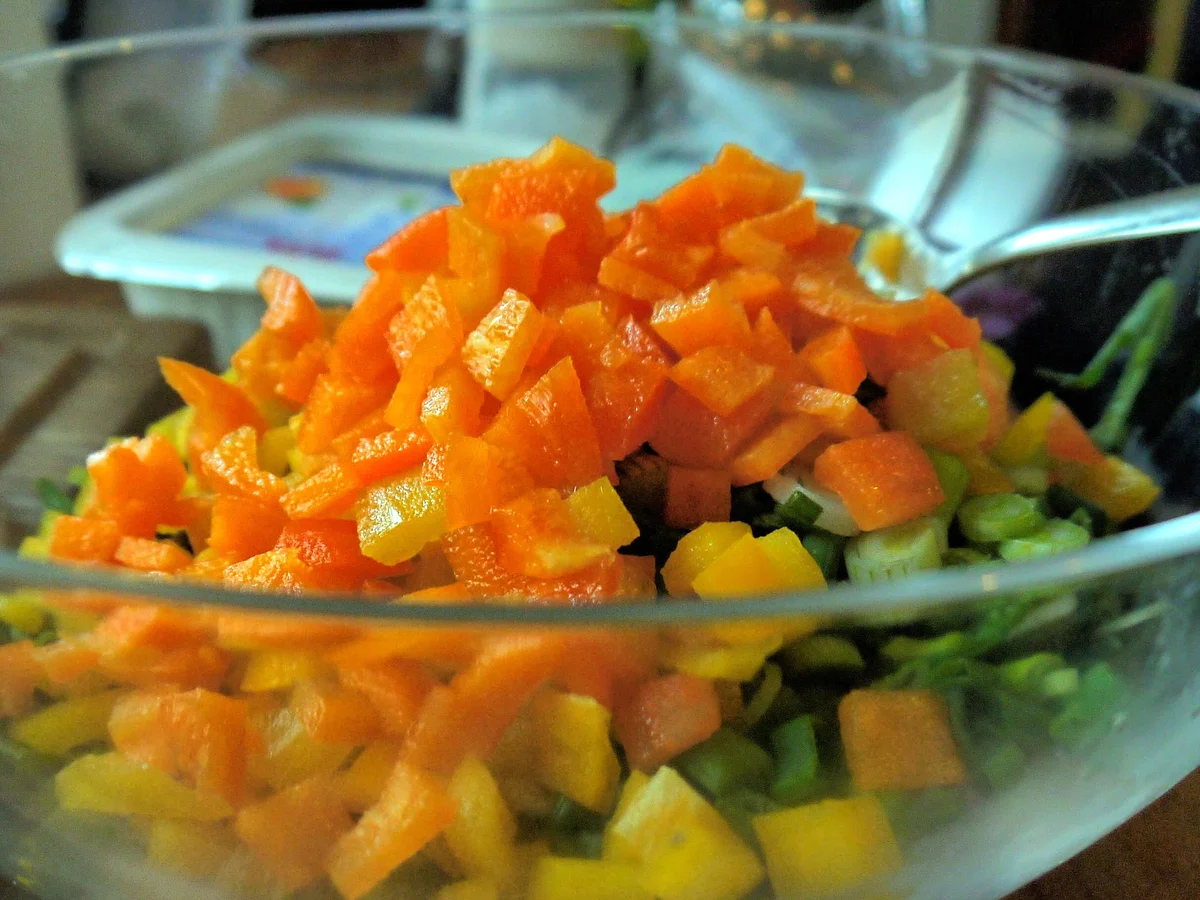 Kunterbunter Linsensalat mit Bärlauch-Joghurt-Dressing - Rezept - Bild Nr. 6