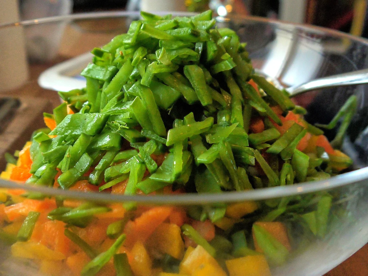 Kunterbunter Linsensalat mit Bärlauch-Joghurt-Dressing - Rezept - Bild Nr. 7