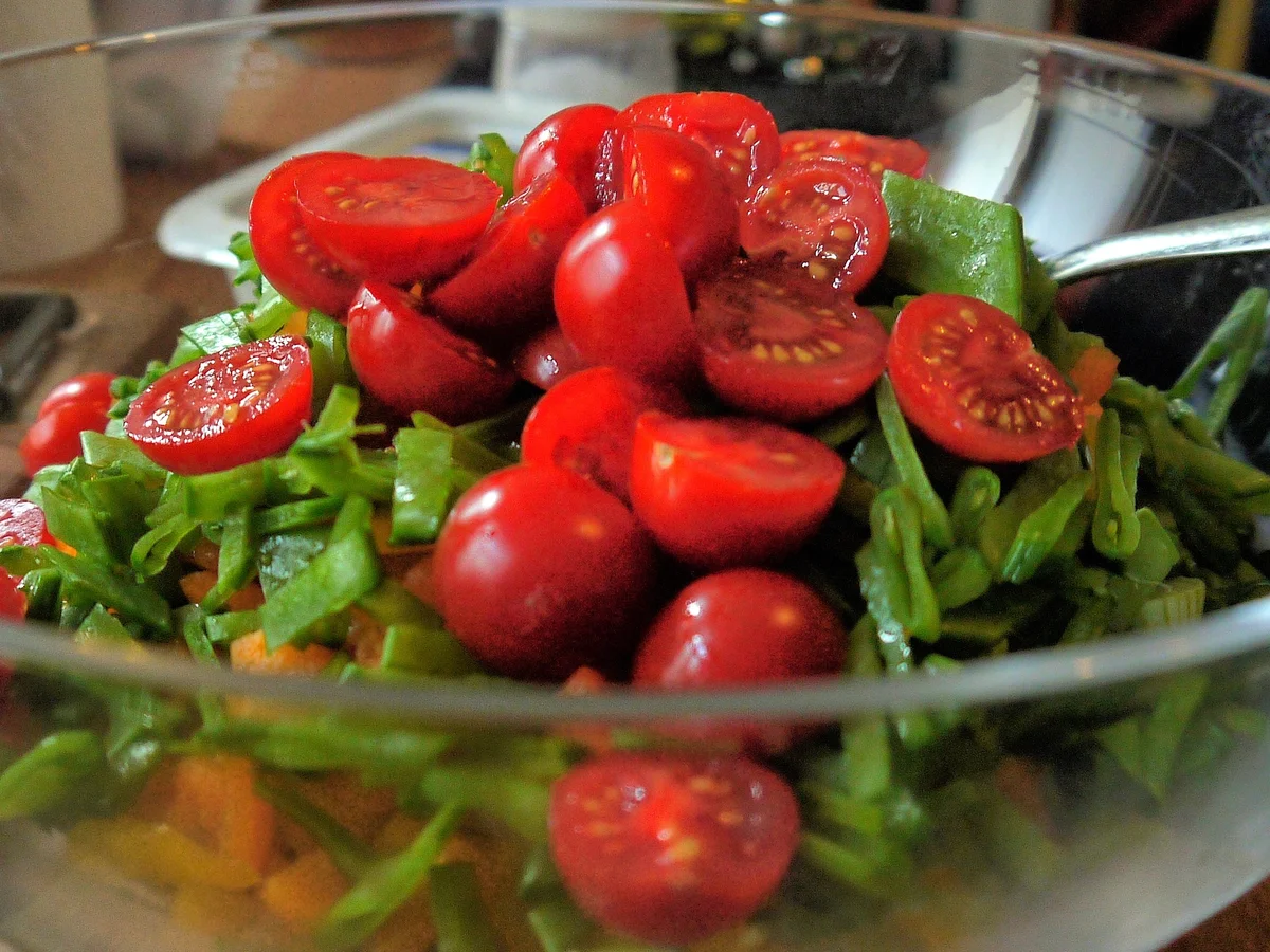 Kunterbunter Linsensalat mit Bärlauch-Joghurt-Dressing - Rezept - Bild Nr. 8