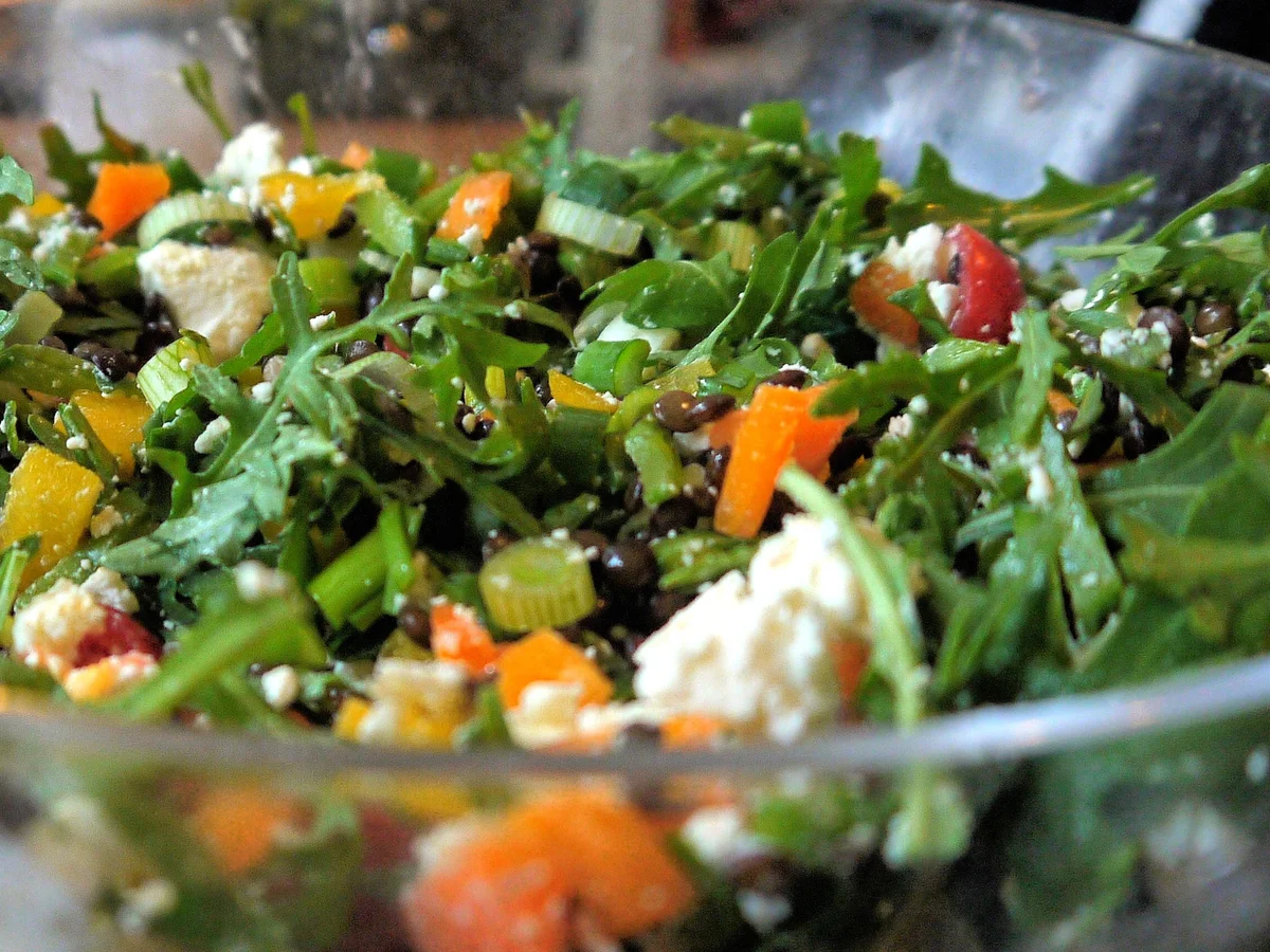 Kunterbunter Linsensalat mit Bärlauch-Joghurt-Dressing - Rezept - Bild Nr. 10