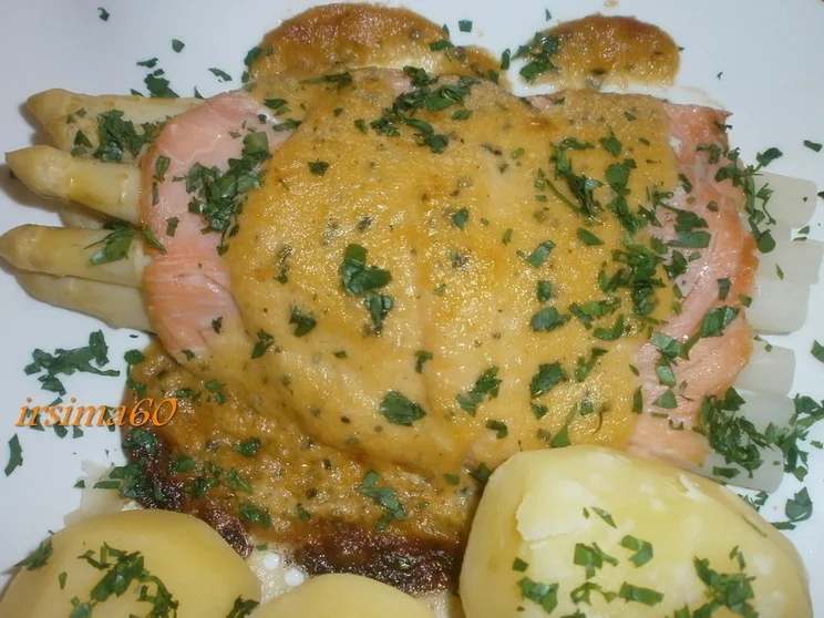 Gratinierter Spargel mit Räucherlachs - Rezept