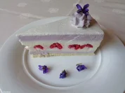 Quark - Sahne - Torte mit Himbeeren und Heidelbeeren - Rezept