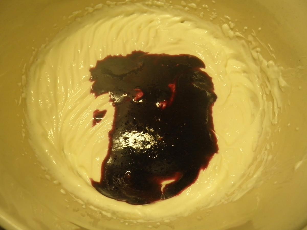 Quark - Sahne - Torte mit Himbeeren und Heidelbeeren - Rezept - Bild Nr. 11