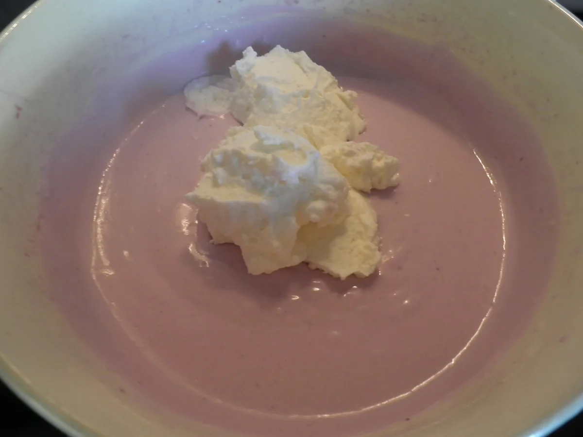 Quark - Sahne - Torte mit Himbeeren und Heidelbeeren - Rezept - Bild Nr. 12