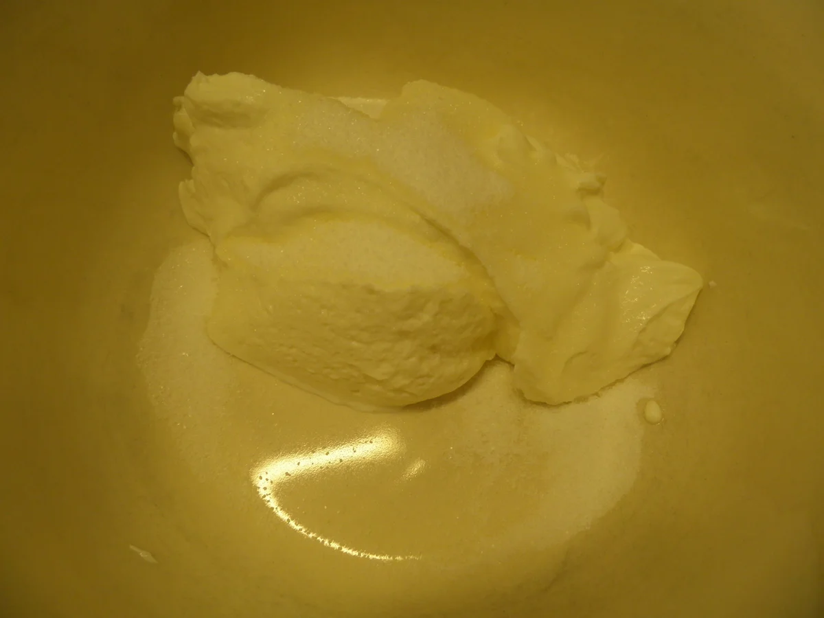 Quark - Sahne - Torte mit Himbeeren und Heidelbeeren - Rezept - Bild Nr. 21