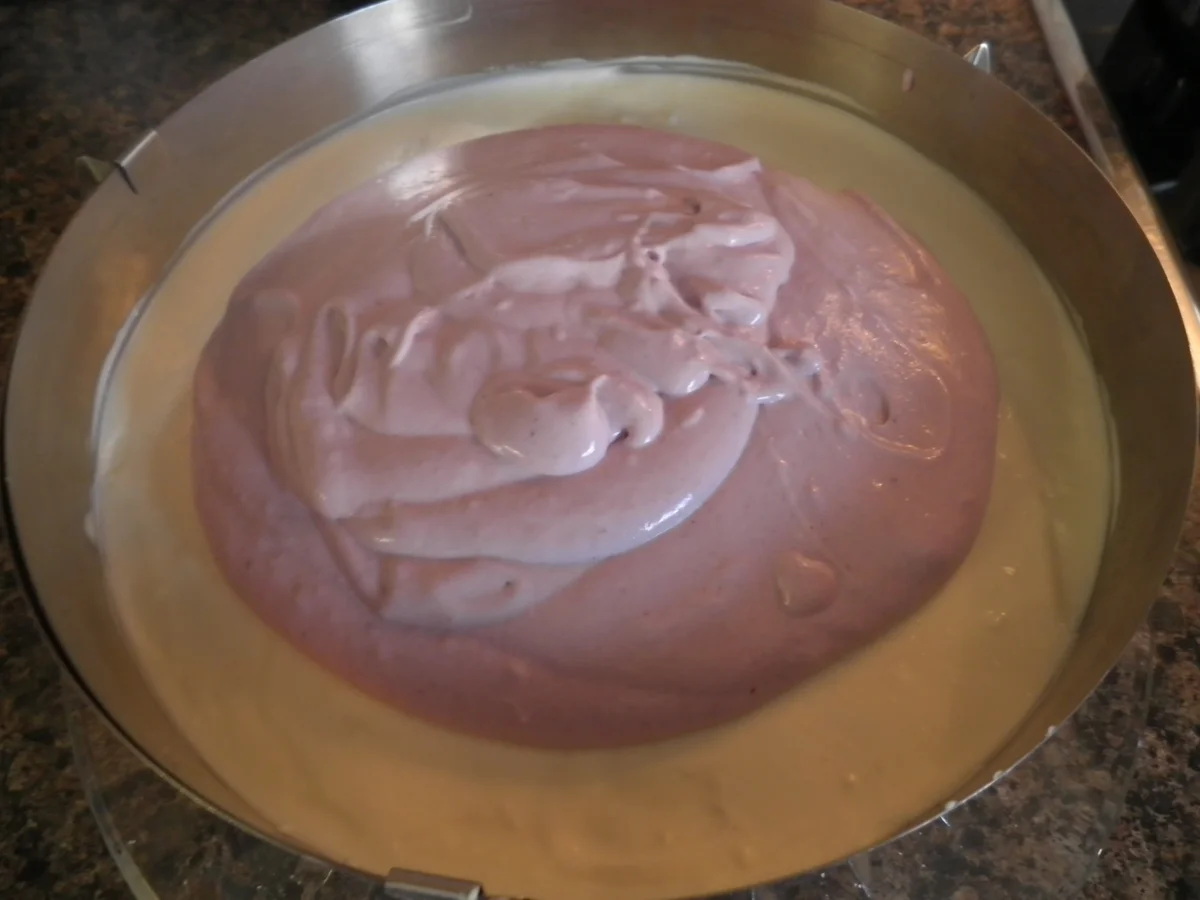 Quark - Sahne - Torte mit Himbeeren und Heidelbeeren - Rezept - Bild Nr. 24