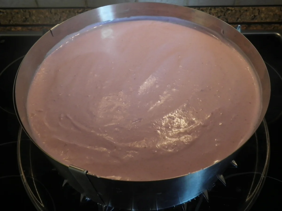 Quark - Sahne - Torte mit Himbeeren und Heidelbeeren - Rezept - Bild Nr. 25