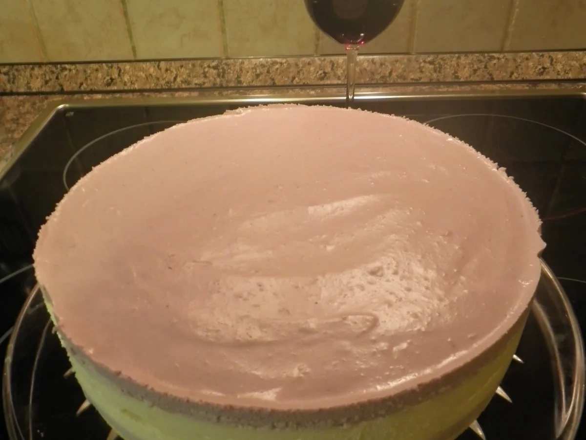 Quark - Sahne - Torte mit Himbeeren und Heidelbeeren - Rezept - Bild Nr. 26