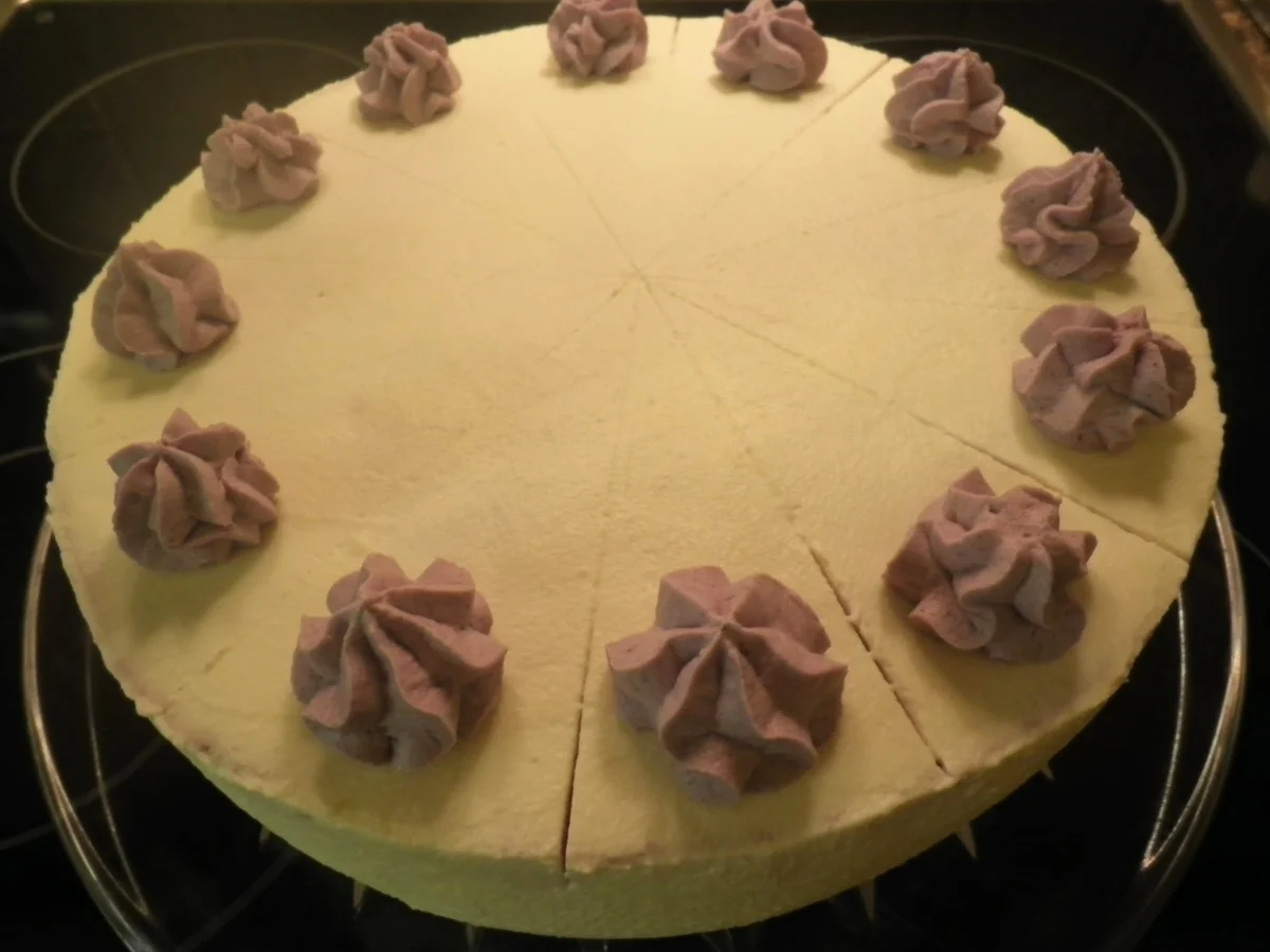 Quark - Sahne - Torte mit Himbeeren und Heidelbeeren - Rezept - Bild Nr. 28