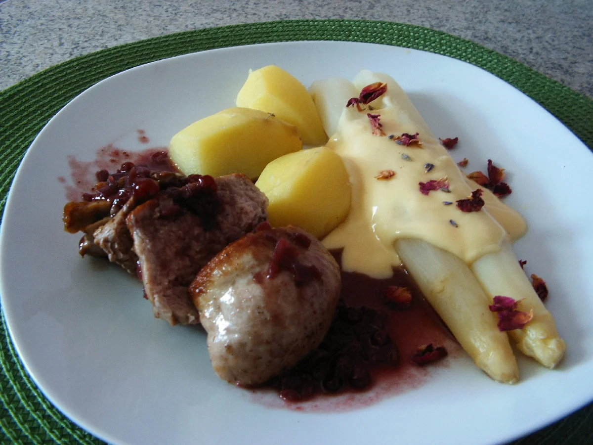Rezept: Schweinefilet mit Preiselbeersoße Schweinefilet mit Preiselbeersoße - Rezept