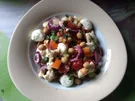 bunter Kichererbsensalat mit Bärlauch und Mozzarella - Rezept