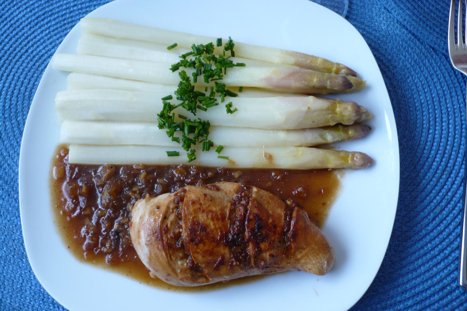 Zitronen - Ingwer - Hähnchen mit gebratenem Spargel - Rezept - kochbar.de