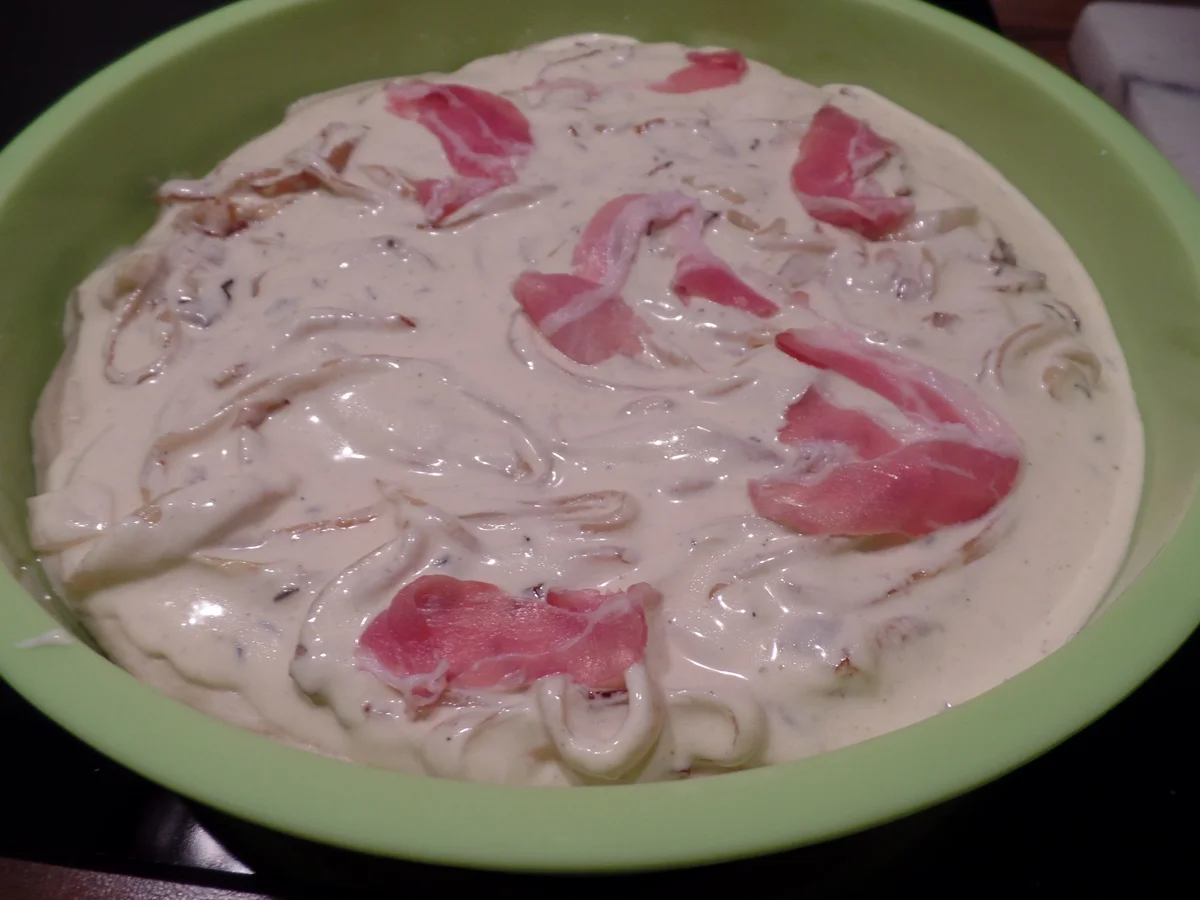 Rezept: Zwiebel-Speck-Kuchen Bild Nr. 9 Zwiebel-Speck-Kuchen - Rezept - Bild Nr. 9