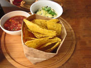 Spinat Artischocken Dip und Salsa mit Tortilla Chips - Rezept