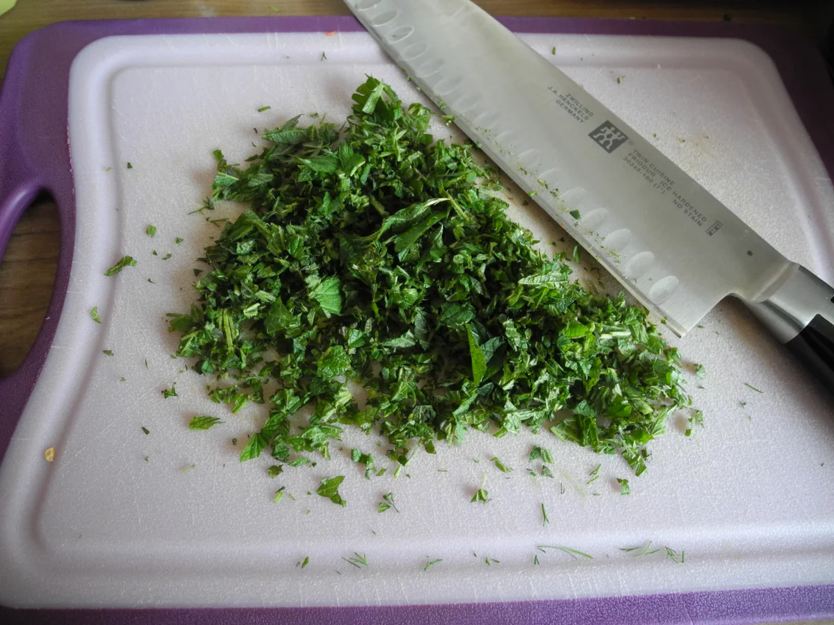 Sahne - Rührei mit Brennnesseln - Rezept - Bild Nr. 4