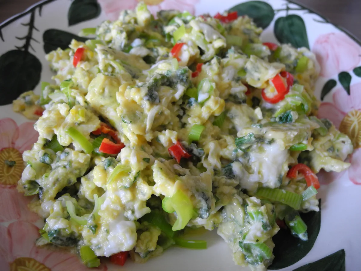 Sahne - Rührei mit Brennnesseln - Rezept - Bild Nr. 6