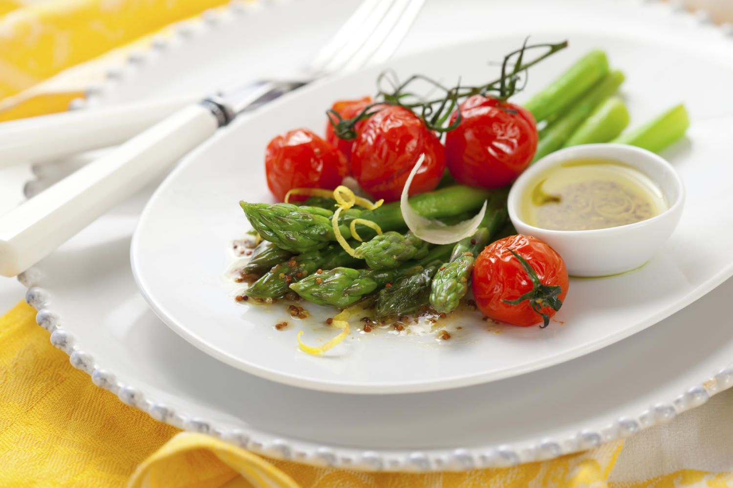 Gebratener Spargel mit Kirschtomaten - Rezept - kochbar.de Gebratener Spargel mit Kirschtomaten - Rezept - kochbar.de