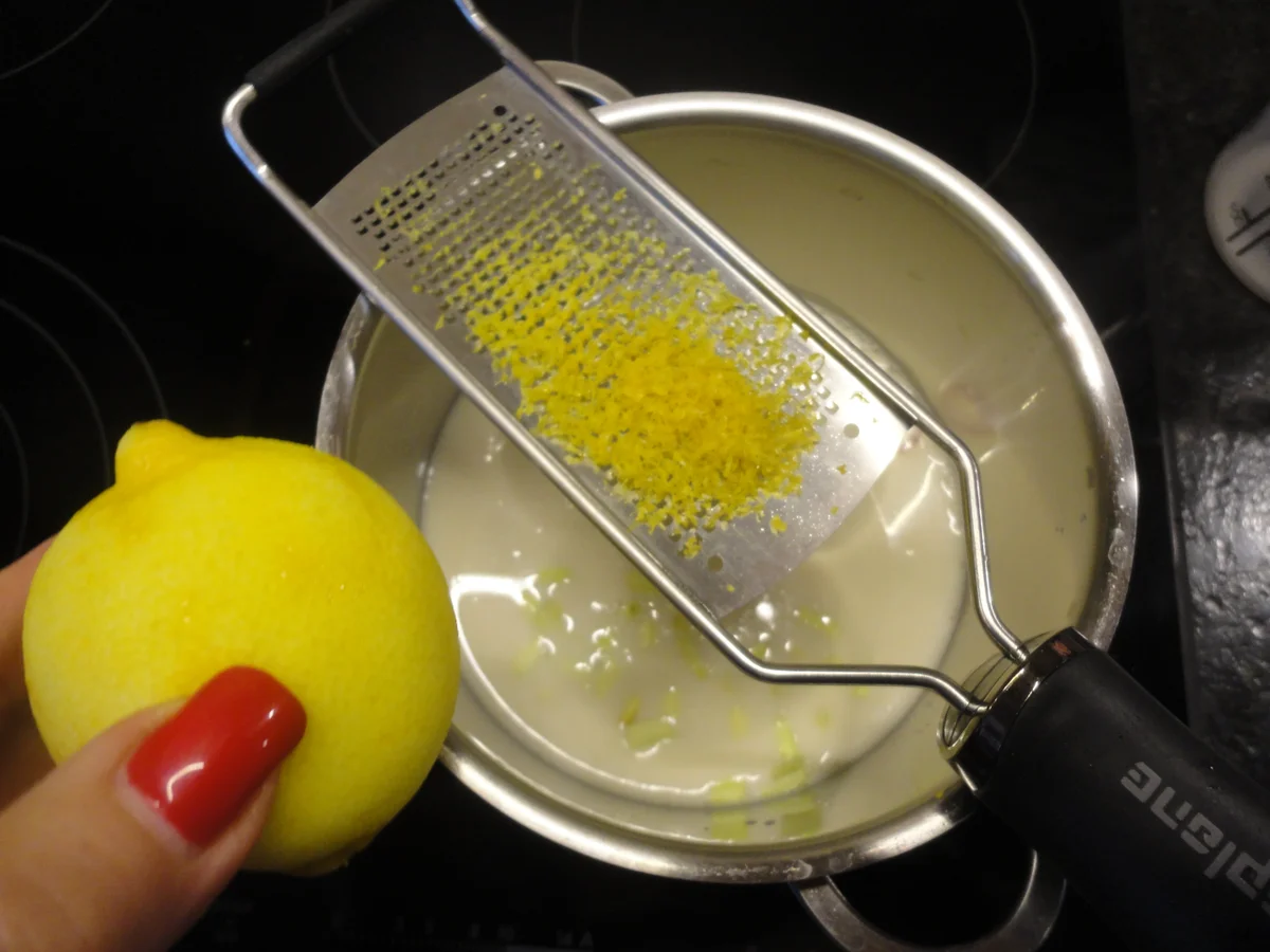 Rezept: Limoncello / Zitronengras Mousse Bild Nr. 3 Limoncello / Zitronengras Mousse - Rezept - Bild Nr. 3