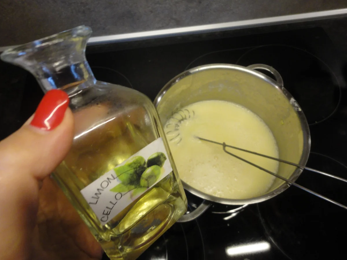 Rezept: Limoncello / Zitronengras Mousse Bild Nr. 7 Limoncello / Zitronengras Mousse - Rezept - Bild Nr. 7