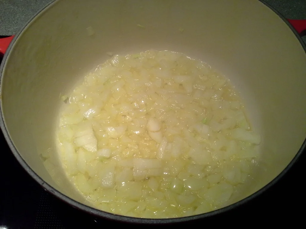 Rezept: Putenfilet Gulasch mit Blumenkohl und Pilzsosse à la Biggi Putenfilet Gulasch mit Blumenkohl und Pilzsosse à la Biggi - Rezept