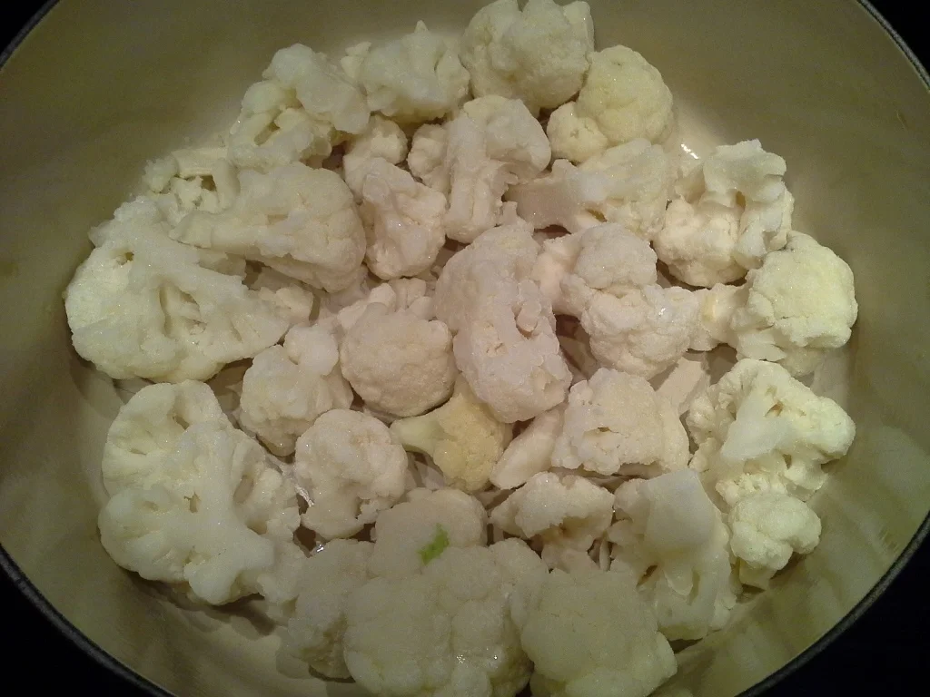 Rezept: Putenfilet Gulasch mit Blumenkohl und Pilzsosse à la Biggi Bild Nr. 3 Putenfilet Gulasch mit Blumenkohl und Pilzsosse à la Biggi - Rezept - Bild Nr. 3