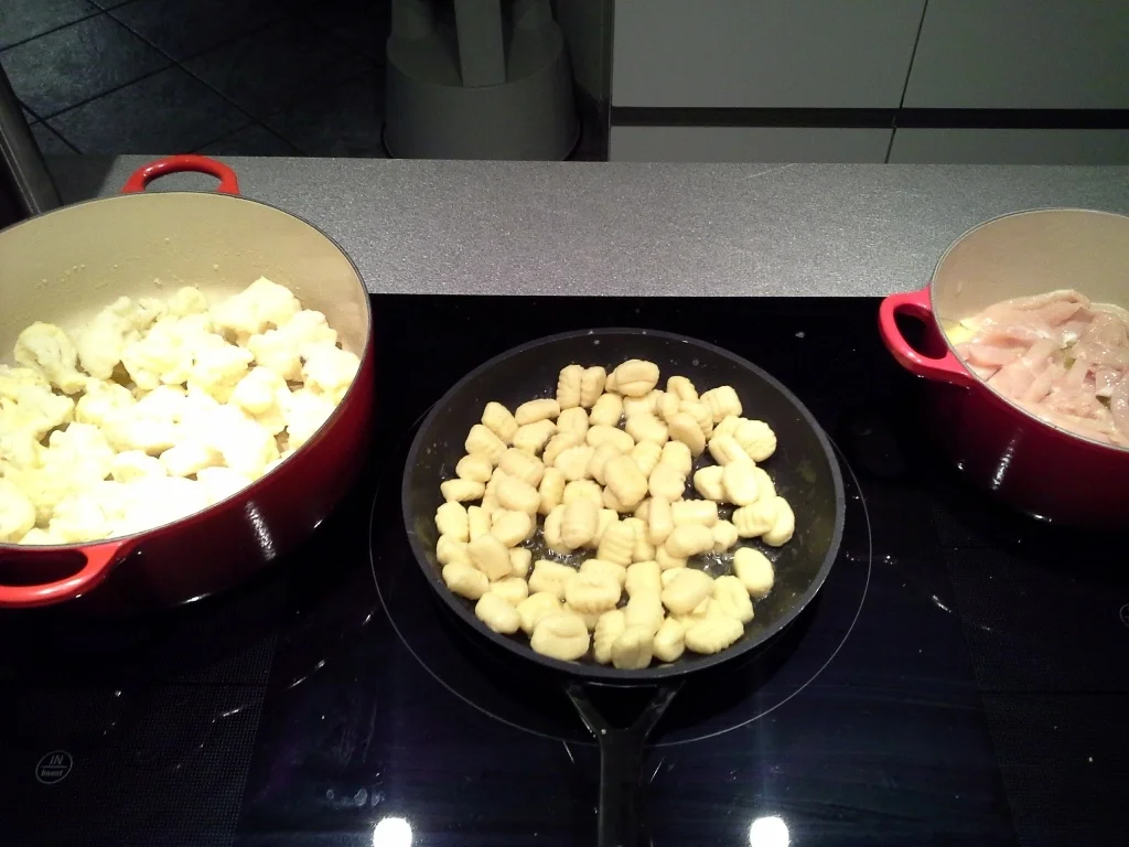 Rezept: Putenfilet Gulasch mit Blumenkohl und Pilzsosse à la Biggi Bild Nr. 8 Putenfilet Gulasch mit Blumenkohl und Pilzsosse à la Biggi - Rezept - Bild Nr. 8