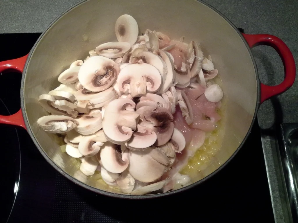 Rezept: Putenfilet Gulasch mit Blumenkohl und Pilzsosse à la Biggi Bild Nr. 6 Putenfilet Gulasch mit Blumenkohl und Pilzsosse à la Biggi - Rezept - Bild Nr. 6