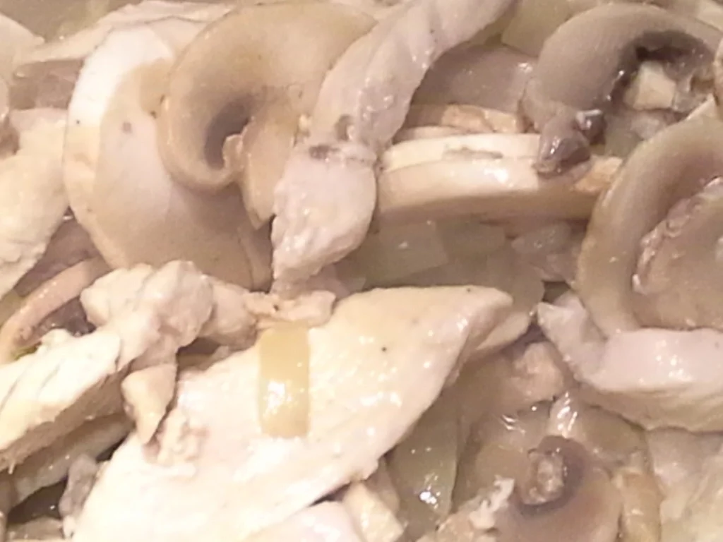 Rezept: Putenfilet Gulasch mit Blumenkohl und Pilzsosse à la Biggi Bild Nr. 7 Putenfilet Gulasch mit Blumenkohl und Pilzsosse à la Biggi - Rezept - Bild Nr. 7