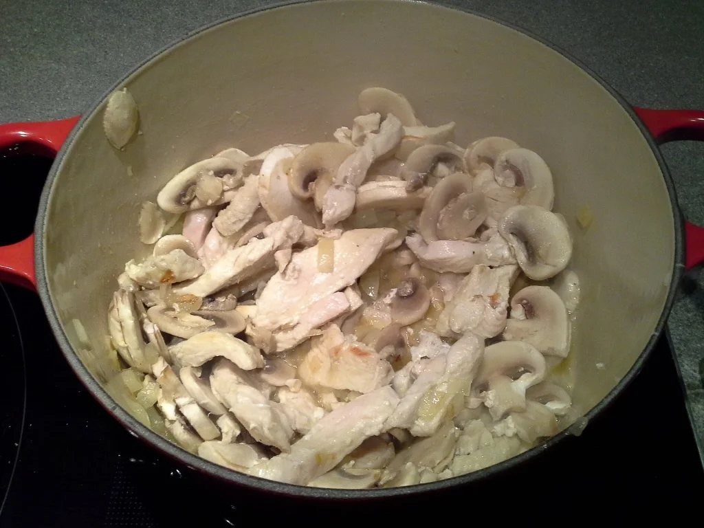 Rezept: Putenfilet Gulasch mit Blumenkohl und Pilzsosse à la Biggi Bild Nr. 15 Putenfilet Gulasch mit Blumenkohl und Pilzsosse à la Biggi - Rezept - Bild Nr. 15