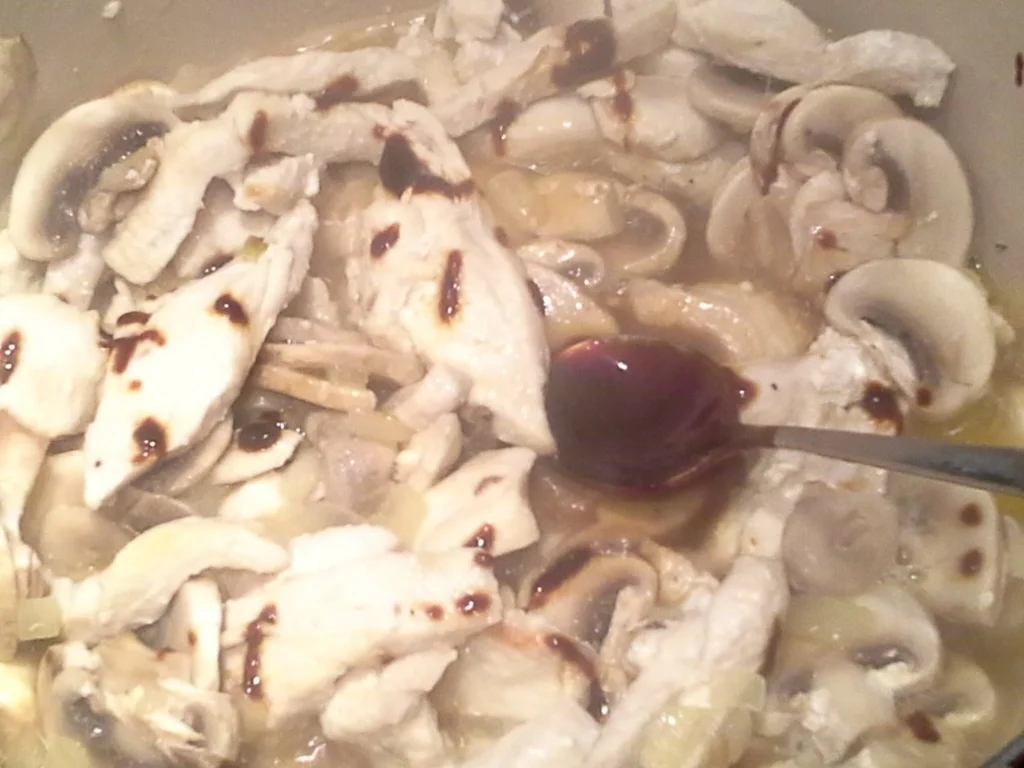 Rezept: Putenfilet Gulasch mit Blumenkohl und Pilzsosse à la Biggi Bild Nr. 14 Putenfilet Gulasch mit Blumenkohl und Pilzsosse à la Biggi - Rezept - Bild Nr. 14