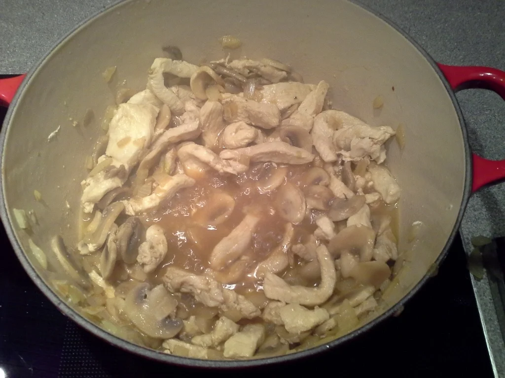 Rezept: Putenfilet Gulasch mit Blumenkohl und Pilzsosse à la Biggi Bild Nr. 17 Putenfilet Gulasch mit Blumenkohl und Pilzsosse à la Biggi - Rezept - Bild Nr. 17